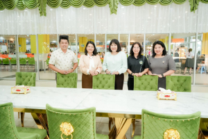 มรภ.เทพสตรี รับมอบชุดโต๊ะรับรองจากประธานบริษัทเพชรสยามพิพัฒน์ธัญญา เพื่อใช้ในภารกิจของมหาวิทยาลัย