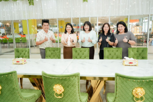 มรภ.เทพสตรี รับมอบชุดโต๊ะรับรองจากประธานบริษัทเพชรสยามพิพัฒน์ธัญญา เพื่อใช้ในภารกิจของมหาวิทยาลัย