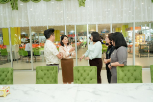 มรภ.เทพสตรี รับมอบชุดโต๊ะรับรองจากประธานบริษัทเพชรสยามพิพัฒน์ธัญญา เพื่อใช้ในภารกิจของมหาวิทยาลัย