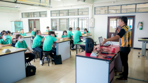 รร.สาธิต มรภ.เทพสตรี จัดพัฒนาทักษะวิทยาศาสตร์นักเรียน ม.ต้น - ม.ปลาย มุ่งเชื่อมโยงองค์ความรู้ พร้อมลุยศึกแข่งขันงานสัปดาห์วิทยาศาสตร์