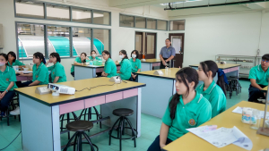 รร.สาธิต มรภ.เทพสตรี จัดพัฒนาทักษะวิทยาศาสตร์นักเรียน ม.ต้น - ม.ปลาย มุ่งเชื่อมโยงองค์ความรู้ พร้อมลุยศึกแข่งขันงานสัปดาห์วิทยาศาสตร์