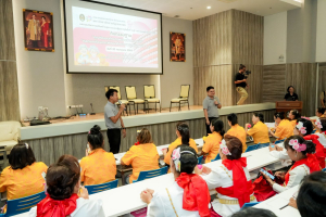 คณะมนุษยศาสตร์ฯ มรภ.เทพสตรี ร่วมกับภาคีเครือข่าย ขับเคลื่อนสังคมสูงวัย เปิดงาน มหกรรมพลังวัยเก๋า 3 บุรี สานพลัง 14 ภาคีเครือข่ายลงนาม MOU หนุนลพบุรีเมืองแห่งความสุข