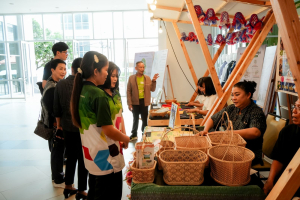 คณะมนุษยศาสตร์ฯ มรภ.เทพสตรี ร่วมกับภาคีเครือข่าย ขับเคลื่อนสังคมสูงวัย เปิดงาน มหกรรมพลังวัยเก๋า 3 บุรี สานพลัง 14 ภาคีเครือข่ายลงนาม MOU หนุนลพบุรีเมืองแห่งความสุข