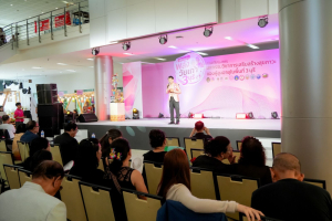 คณะมนุษยศาสตร์ฯ มรภ.เทพสตรี ร่วมกับภาคีเครือข่าย ขับเคลื่อนสังคมสูงวัย เปิดงาน มหกรรมพลังวัยเก๋า 3 บุรี สานพลัง 14 ภาคีเครือข่ายลงนาม MOU หนุนลพบุรีเมืองแห่งความสุข