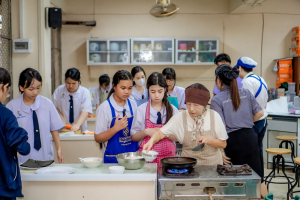 ศูนย์ภาษา สบจ. มรภ.เทพสตรี ร่วมกับ KOICA จัดกิจกรรม เรียนรู้วัฒนธรรมเกาหลีผ่านการทำคิมบับ มุ่งเปิดประสบการณ์เรียนรู้เชิงวัฒนธรรมให้นักเรียนโรงเรียนสาธิตฯ