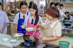 ศูนย์ภาษา สบจ. มรภ.เทพสตรี ร่วมกับ KOICA จัดกิจกรรม เรียนรู้วัฒนธรรมเกาหลีผ่านการทำคิมบับ มุ่งเปิดประสบการณ์เรียนรู้เชิงวัฒนธรรมให้นักเรียนโรงเรียนสาธิตฯ