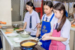 ศูนย์ภาษา สบจ. มรภ.เทพสตรี ร่วมกับ KOICA จัดกิจกรรม เรียนรู้วัฒนธรรมเกาหลีผ่านการทำคิมบับ มุ่งเปิดประสบการณ์เรียนรู้เชิงวัฒนธรรมให้นักเรียนโรงเรียนสาธิตฯ