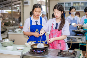 ศูนย์ภาษา สบจ. มรภ.เทพสตรี ร่วมกับ KOICA จัดกิจกรรม เรียนรู้วัฒนธรรมเกาหลีผ่านการทำคิมบับ มุ่งเปิดประสบการณ์เรียนรู้เชิงวัฒนธรรมให้นักเรียนโรงเรียนสาธิตฯ