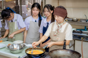 ศูนย์ภาษา สบจ. มรภ.เทพสตรี ร่วมกับ KOICA จัดกิจกรรม เรียนรู้วัฒนธรรมเกาหลีผ่านการทำคิมบับ มุ่งเปิดประสบการณ์เรียนรู้เชิงวัฒนธรรมให้นักเรียนโรงเรียนสาธิตฯ