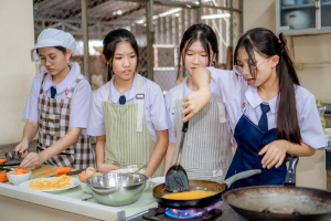 ศูนย์ภาษา สบจ. มรภ.เทพสตรี ร่วมกับ KOICA จัดกิจกรรม เรียนรู้วัฒนธรรมเกาหลีผ่านการทำคิมบับ มุ่งเปิดประสบการณ์เรียนรู้เชิงวัฒนธรรมให้นักเรียนโรงเรียนสาธิตฯ