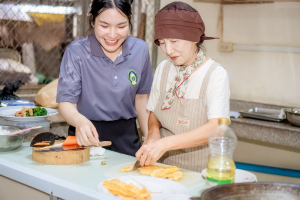 ศูนย์ภาษา สบจ. มรภ.เทพสตรี ร่วมกับ KOICA จัดกิจกรรม เรียนรู้วัฒนธรรมเกาหลีผ่านการทำคิมบับ มุ่งเปิดประสบการณ์เรียนรู้เชิงวัฒนธรรมให้นักเรียนโรงเรียนสาธิตฯ