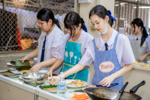 ศูนย์ภาษา สบจ. มรภ.เทพสตรี ร่วมกับ KOICA จัดกิจกรรม เรียนรู้วัฒนธรรมเกาหลีผ่านการทำคิมบับ มุ่งเปิดประสบการณ์เรียนรู้เชิงวัฒนธรรมให้นักเรียนโรงเรียนสาธิตฯ