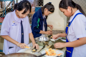 ศูนย์ภาษา สบจ. มรภ.เทพสตรี ร่วมกับ KOICA จัดกิจกรรม เรียนรู้วัฒนธรรมเกาหลีผ่านการทำคิมบับ มุ่งเปิดประสบการณ์เรียนรู้เชิงวัฒนธรรมให้นักเรียนโรงเรียนสาธิตฯ