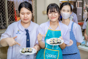 ศูนย์ภาษา สบจ. มรภ.เทพสตรี ร่วมกับ KOICA จัดกิจกรรม เรียนรู้วัฒนธรรมเกาหลีผ่านการทำคิมบับ มุ่งเปิดประสบการณ์เรียนรู้เชิงวัฒนธรรมให้นักเรียนโรงเรียนสาธิตฯ