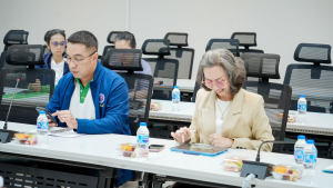 มรภ.เทพสตรี จัดพิธีส่งมอบงานในหน้าที่อธิการบดี ระหว่าง รศ.ดร.ประเทือง ภูมิภัทราคม และ ผศ.จินตนา เวชมี