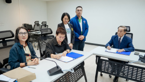มรภ.เทพสตรี จัดพิธีส่งมอบงานในหน้าที่อธิการบดี ระหว่าง รศ.ดร.ประเทือง ภูมิภัทราคม และ ผศ.จินตนา เวชมี