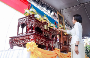 มรภ.เทพสตรี ร่วมกิจกรรมสืบสานศิลปวัฒนธรรมหนังใหญ่วัดสว่างอารมณ์ พร้อมเผยแพร่ผลงานการแสดง พระมงกุฎบุตรรบ