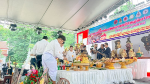 มรภ.เทพสตรี ร่วมกิจกรรมสืบสานศิลปวัฒนธรรมหนังใหญ่วัดสว่างอารมณ์ พร้อมเผยแพร่ผลงานการแสดง พระมงกุฎบุตรรบ