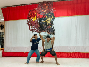 มรภ.เทพสตรี ร่วมกิจกรรมสืบสานศิลปวัฒนธรรมหนังใหญ่วัดสว่างอารมณ์ พร้อมเผยแพร่ผลงานการแสดง พระมงกุฎบุตรรบ