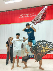 มรภ.เทพสตรี ร่วมกิจกรรมสืบสานศิลปวัฒนธรรมหนังใหญ่วัดสว่างอารมณ์ พร้อมเผยแพร่ผลงานการแสดง พระมงกุฎบุตรรบ