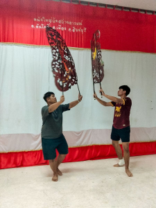 มรภ.เทพสตรี ร่วมกิจกรรมสืบสานศิลปวัฒนธรรมหนังใหญ่วัดสว่างอารมณ์ พร้อมเผยแพร่ผลงานการแสดง พระมงกุฎบุตรรบ