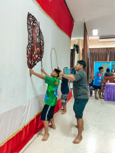 มรภ.เทพสตรี ร่วมกิจกรรมสืบสานศิลปวัฒนธรรมหนังใหญ่วัดสว่างอารมณ์ พร้อมเผยแพร่ผลงานการแสดง พระมงกุฎบุตรรบ