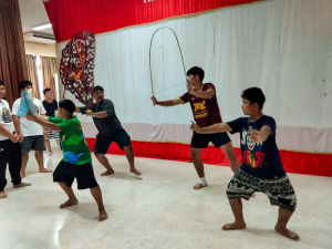 มรภ.เทพสตรี ร่วมกิจกรรมสืบสานศิลปวัฒนธรรมหนังใหญ่วัดสว่างอารมณ์ พร้อมเผยแพร่ผลงานการแสดง พระมงกุฎบุตรรบ