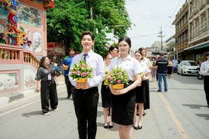 มรภ.เทพสตรี โดย คณะมนุษยศาสตร์ฯ ร่วมกับภาคีเครือข่าย จัดโครงการศิลปวัฒนธรรมสร้างสรรค์ ฟื้นฟู ประเพณีตักบาตรดอกไม้ วัดมณีชลขัณฑ์