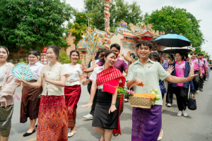 มรภ.เทพสตรี โดย คณะมนุษยศาสตร์ฯ ร่วมกับภาคีเครือข่าย จัดโครงการศิลปวัฒนธรรมสร้างสรรค์ ฟื้นฟู ประเพณีตักบาตรดอกไม้ วัดมณีชลขัณฑ์