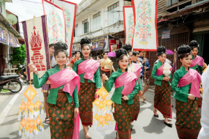 มรภ.เทพสตรี โดย คณะมนุษยศาสตร์ฯ ร่วมกับภาคีเครือข่าย จัดโครงการศิลปวัฒนธรรมสร้างสรรค์ ฟื้นฟู ประเพณีตักบาตรดอกไม้ วัดมณีชลขัณฑ์