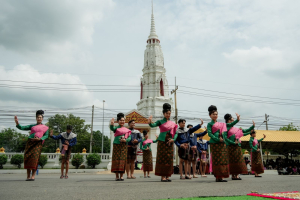 มรภ.เทพสตรี โดย คณะมนุษยศาสตร์ฯ ร่วมกับภาคีเครือข่าย จัดโครงการศิลปวัฒนธรรมสร้างสรรค์ ฟื้นฟู ประเพณีตักบาตรดอกไม้ วัดมณีชลขัณฑ์