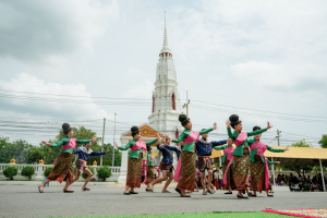 มรภ.เทพสตรี โดย คณะมนุษยศาสตร์ฯ ร่วมกับภาคีเครือข่าย จัดโครงการศิลปวัฒนธรรมสร้างสรรค์ ฟื้นฟู ประเพณีตักบาตรดอกไม้ วัดมณีชลขัณฑ์