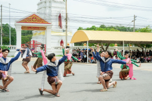 มรภ.เทพสตรี โดย คณะมนุษยศาสตร์ฯ ร่วมกับภาคีเครือข่าย จัดโครงการศิลปวัฒนธรรมสร้างสรรค์ ฟื้นฟู ประเพณีตักบาตรดอกไม้ วัดมณีชลขัณฑ์