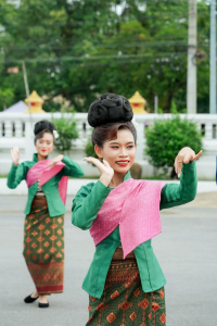 มรภ.เทพสตรี โดย คณะมนุษยศาสตร์ฯ ร่วมกับภาคีเครือข่าย จัดโครงการศิลปวัฒนธรรมสร้างสรรค์ ฟื้นฟู ประเพณีตักบาตรดอกไม้ วัดมณีชลขัณฑ์