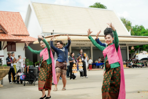 มรภ.เทพสตรี โดย คณะมนุษยศาสตร์ฯ ร่วมกับภาคีเครือข่าย จัดโครงการศิลปวัฒนธรรมสร้างสรรค์ ฟื้นฟู ประเพณีตักบาตรดอกไม้ วัดมณีชลขัณฑ์