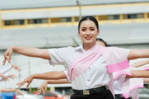 มรภ.เทพสตรี โดย คณะมนุษยศาสตร์ฯ ร่วมกับภาคีเครือข่าย จัดโครงการศิลปวัฒนธรรมสร้างสรรค์ ฟื้นฟู ประเพณีตักบาตรดอกไม้ วัดมณีชลขัณฑ์