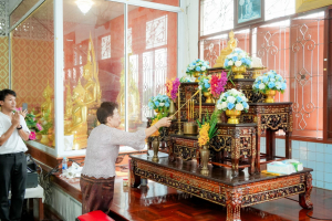มรภ.เทพสตรี โดย คณะมนุษยศาสตร์ฯ ร่วมกับภาคีเครือข่าย จัดโครงการศิลปวัฒนธรรมสร้างสรรค์ ฟื้นฟู ประเพณีตักบาตรดอกไม้ วัดมณีชลขัณฑ์