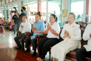 มรภ.เทพสตรี โดย คณะมนุษยศาสตร์ฯ ร่วมกับภาคีเครือข่าย จัดโครงการศิลปวัฒนธรรมสร้างสรรค์ ฟื้นฟู ประเพณีตักบาตรดอกไม้ วัดมณีชลขัณฑ์