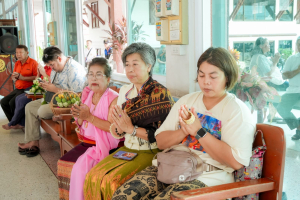 มรภ.เทพสตรี โดย คณะมนุษยศาสตร์ฯ ร่วมกับภาคีเครือข่าย จัดโครงการศิลปวัฒนธรรมสร้างสรรค์ ฟื้นฟู ประเพณีตักบาตรดอกไม้ วัดมณีชลขัณฑ์