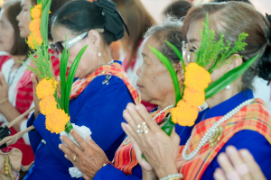 มรภ.เทพสตรี โดย คณะมนุษยศาสตร์ฯ ร่วมกับภาคีเครือข่าย จัดโครงการศิลปวัฒนธรรมสร้างสรรค์ ฟื้นฟู ประเพณีตักบาตรดอกไม้ วัดมณีชลขัณฑ์