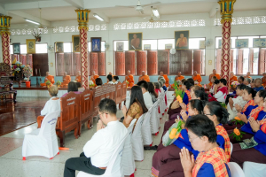 มรภ.เทพสตรี โดย คณะมนุษยศาสตร์ฯ ร่วมกับภาคีเครือข่าย จัดโครงการศิลปวัฒนธรรมสร้างสรรค์ ฟื้นฟู ประเพณีตักบาตรดอกไม้ วัดมณีชลขัณฑ์