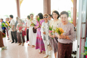 มรภ.เทพสตรี โดย คณะมนุษยศาสตร์ฯ ร่วมกับภาคีเครือข่าย จัดโครงการศิลปวัฒนธรรมสร้างสรรค์ ฟื้นฟู ประเพณีตักบาตรดอกไม้ วัดมณีชลขัณฑ์