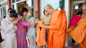 มรภ.เทพสตรี โดย คณะมนุษยศาสตร์ฯ ร่วมกับภาคีเครือข่าย จัดโครงการศิลปวัฒนธรรมสร้างสรรค์ ฟื้นฟู ประเพณีตักบาตรดอกไม้ วัดมณีชลขัณฑ์