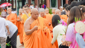 มรภ.เทพสตรี โดย คณะมนุษยศาสตร์ฯ ร่วมกับภาคีเครือข่าย จัดโครงการศิลปวัฒนธรรมสร้างสรรค์ ฟื้นฟู ประเพณีตักบาตรดอกไม้ วัดมณีชลขัณฑ์