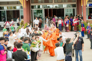มรภ.เทพสตรี โดย คณะมนุษยศาสตร์ฯ ร่วมกับภาคีเครือข่าย จัดโครงการศิลปวัฒนธรรมสร้างสรรค์ ฟื้นฟู ประเพณีตักบาตรดอกไม้ วัดมณีชลขัณฑ์