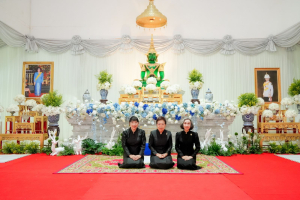 มรภ.เทพสตรี ร่วมพิธีสวดพระพุทธมนต์และเจริญจิตภาวนาอุทิศถวายพระราชกุศลแด่ สมเด็จพระบรมราชชนนีพันปีหลวง และอุทิศถวายพระกุศลแด่ สมเด็จพระเจ้าลูกเธอ เจ้าฟ้าพัชรกิติยาภาฯ