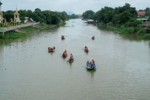สำนักวิทยบริการฯ มรภ.เทพสตรี จับมือภาคีเครือข่าย ร่วมกิจกรรม คณะนาวาสัญจร ทำบุญเข้าพรรษา 9 วัดริมแม่น้ำลพบุรี สานต่อโครงการพัฒนาเศรษฐกิจสร้างสรรค์