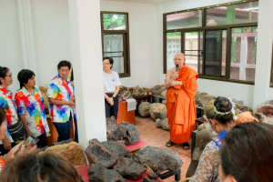สำนักวิทยบริการฯ มรภ.เทพสตรี จับมือภาคีเครือข่าย ร่วมกิจกรรม คณะนาวาสัญจร ทำบุญเข้าพรรษา 9 วัดริมแม่น้ำลพบุรี สานต่อโครงการพัฒนาเศรษฐกิจสร้างสรรค์