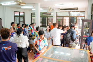 สำนักวิทยบริการฯ มรภ.เทพสตรี จับมือภาคีเครือข่าย ร่วมกิจกรรม คณะนาวาสัญจร ทำบุญเข้าพรรษา 9 วัดริมแม่น้ำลพบุรี สานต่อโครงการพัฒนาเศรษฐกิจสร้างสรรค์