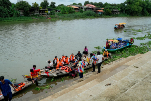 สำนักวิทยบริการฯ มรภ.เทพสตรี จับมือภาคีเครือข่าย ร่วมกิจกรรม คณะนาวาสัญจร ทำบุญเข้าพรรษา 9 วัดริมแม่น้ำลพบุรี สานต่อโครงการพัฒนาเศรษฐกิจสร้างสรรค์